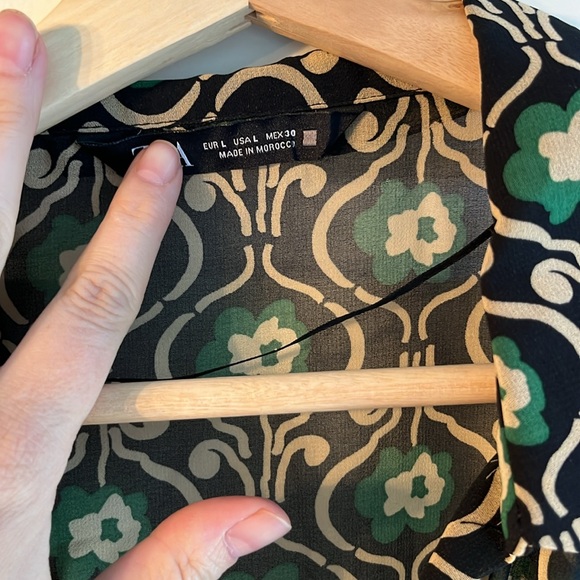 Patterned Zara women’s blouse - Picture 2 of 4